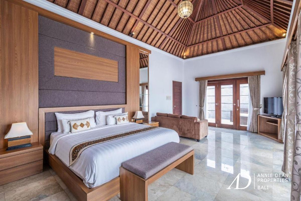 YEARLY RENTAL MODERN BALINESE STYLE VILLA IN BERAWA 