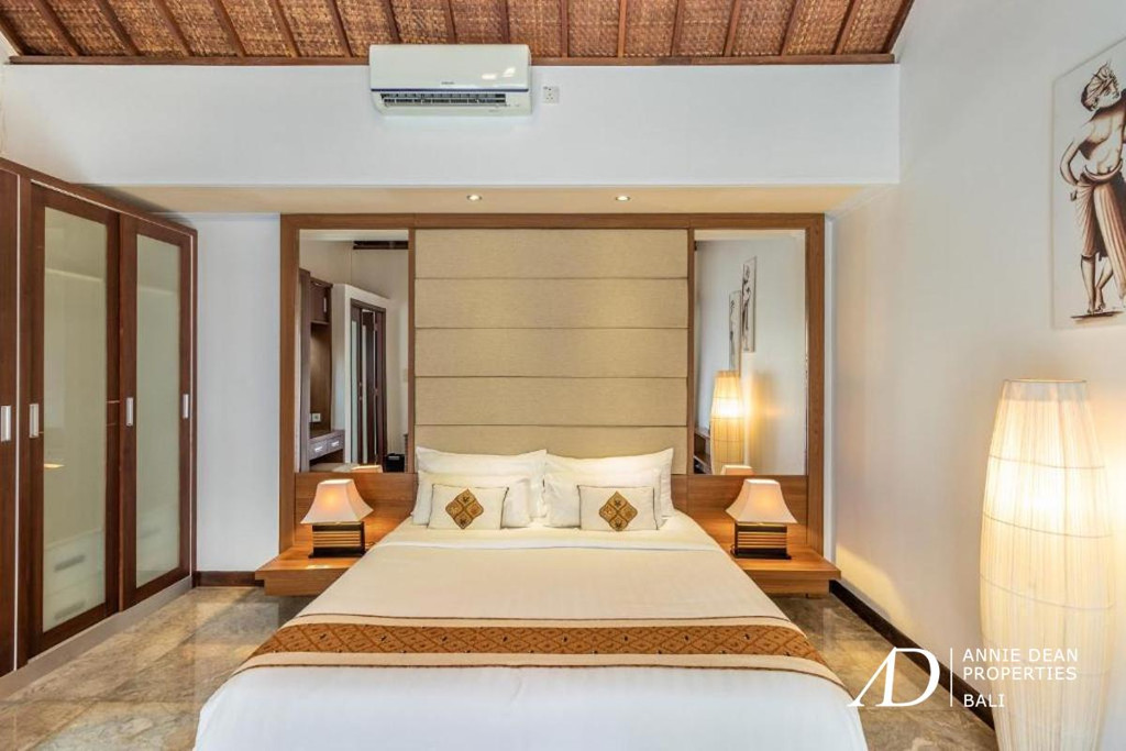 YEARLY RENTAL MODERN BALINESE STYLE VILLA IN BERAWA 