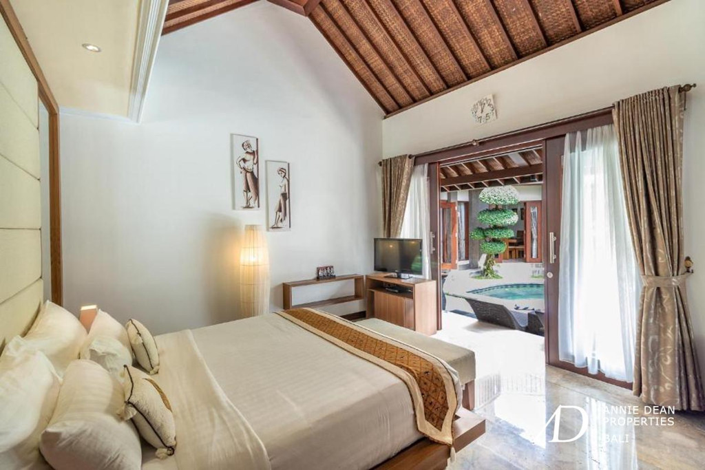 YEARLY RENTAL MODERN BALINESE STYLE VILLA IN BERAWA 