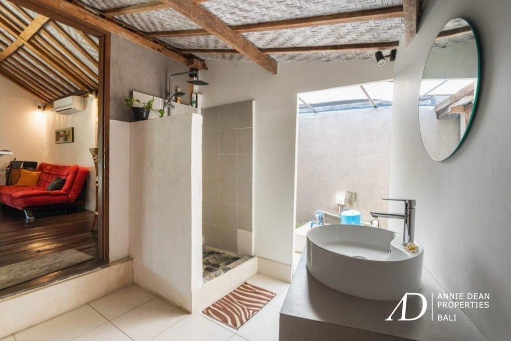 FREEHOLD SINGLE LEVEL 3-BEDROOM VILLA IN NYANYI