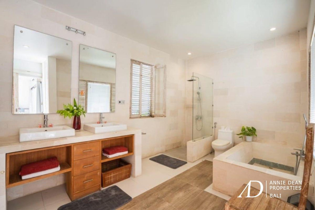 FREEHOLD SINGLE LEVEL 3-BEDROOM VILLA IN NYANYI