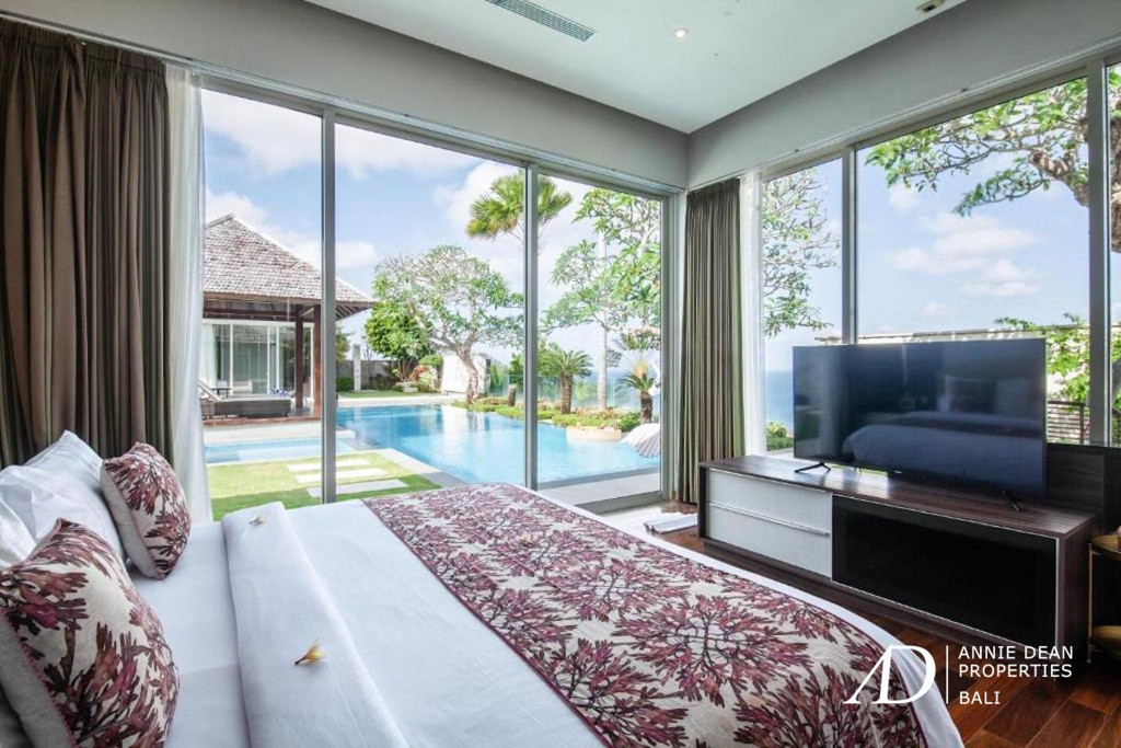 FREEHOLD | MODERN CONTEMPORARY VILLA WITH OCEAN VIEWS IN PANDAWA