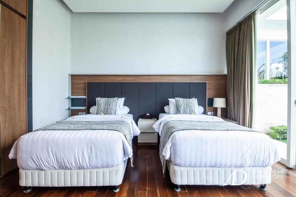 FREEHOLD | MODERN CONTEMPORARY VILLA WITH OCEAN VIEWS IN PANDAWA