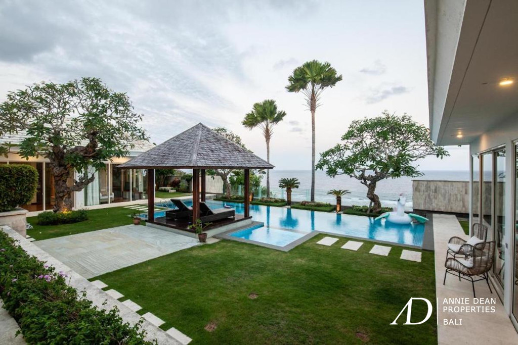 FREEHOLD | MODERN CONTEMPORARY VILLA WITH OCEAN VIEWS IN PANDAWA