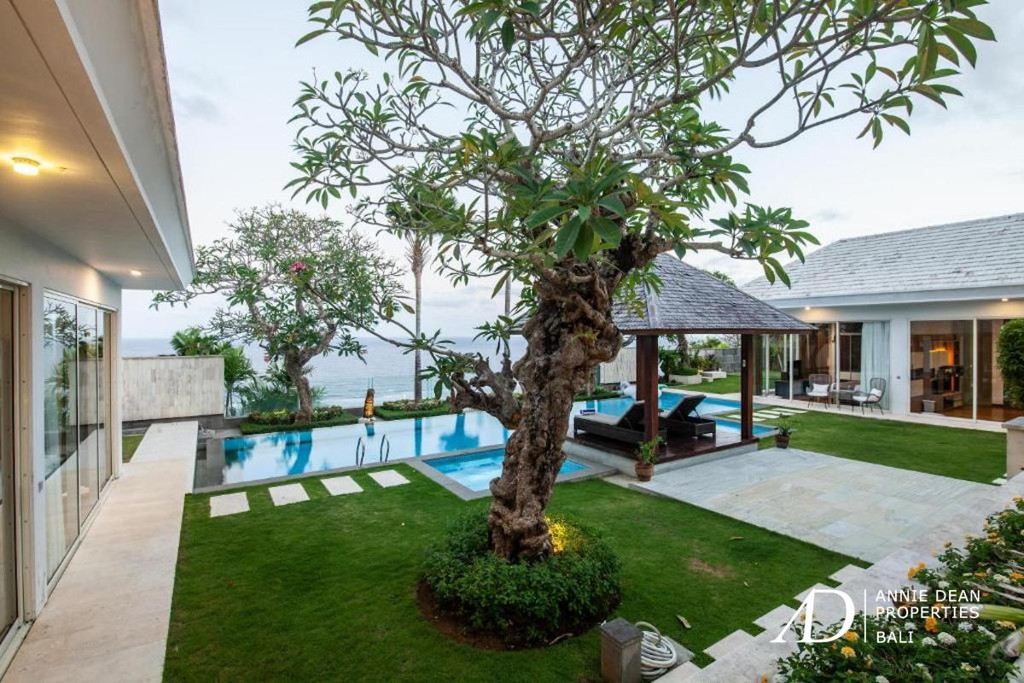 FREEHOLD OCEAN VIEWS MODERN CONTEMPORARY VILLA IN PANDAWA