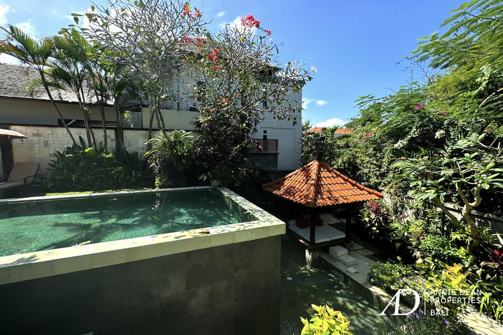 FREEHOLD | BALINESE-STYLE VILLA WITHIN GATED ESTATE IN PERERENAN