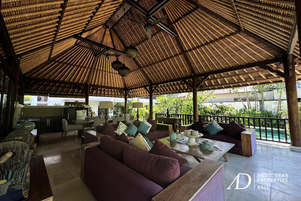 FREEHOLD | BALINESE-STYLE VILLA WITHIN GATED ESTATE IN PERERENAN