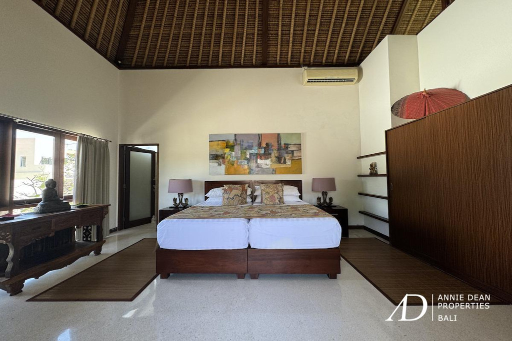 FREEHOLD | BALINESE-STYLE VILLA WITHIN GATED ESTATE IN PERERENAN