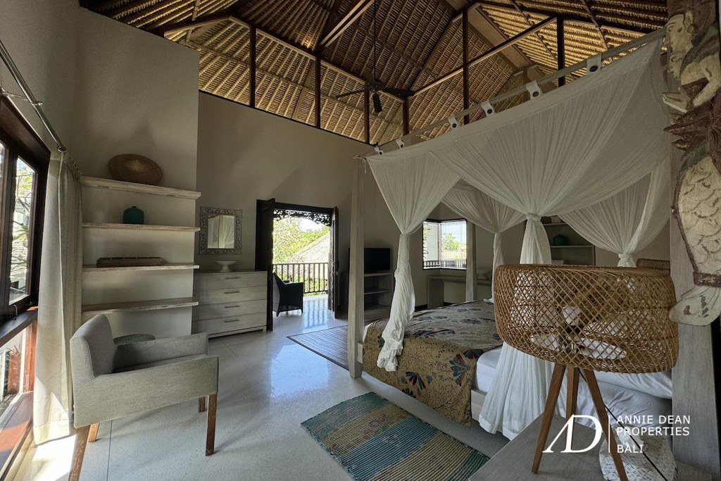 FREEHOLD | BALINESE-STYLE VILLA WITHIN GATED ESTATE IN PERERENAN
