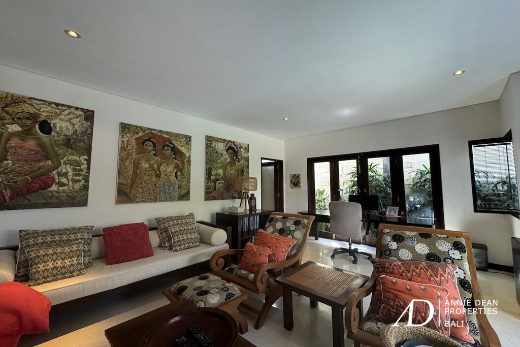 FREEHOLD | BALINESE-STYLE VILLA WITHIN GATED ESTATE IN PERERENAN