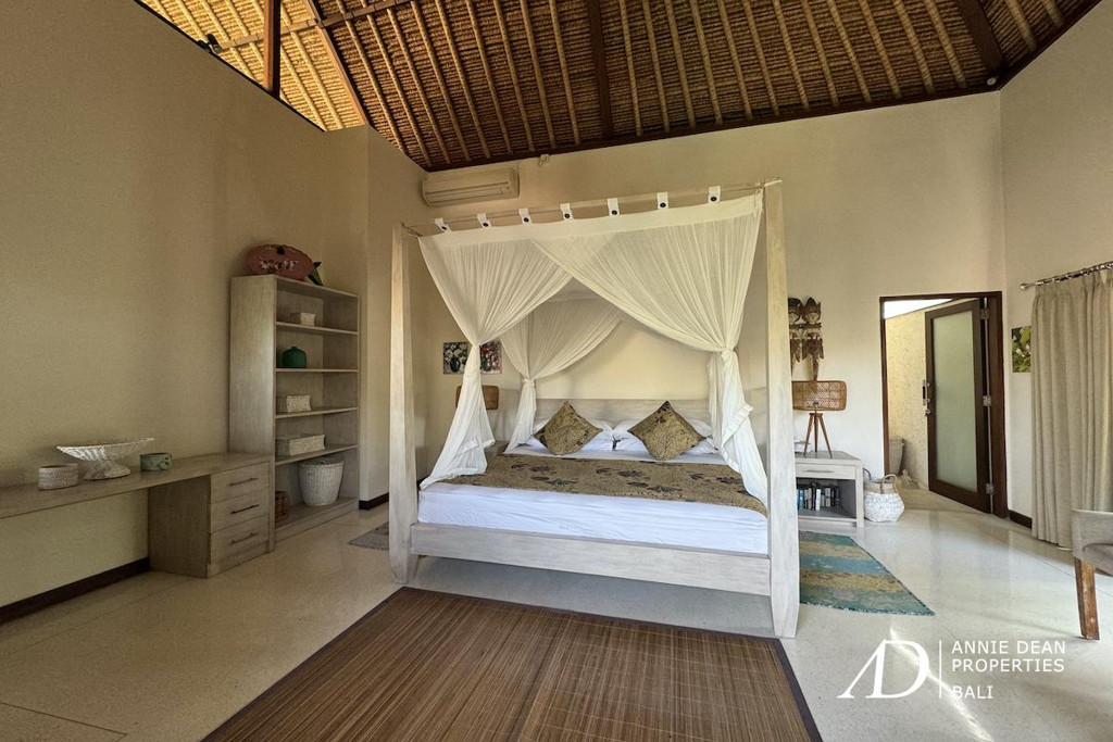 FREEHOLD | BALINESE-STYLE VILLA WITHIN GATED ESTATE IN PERERENAN