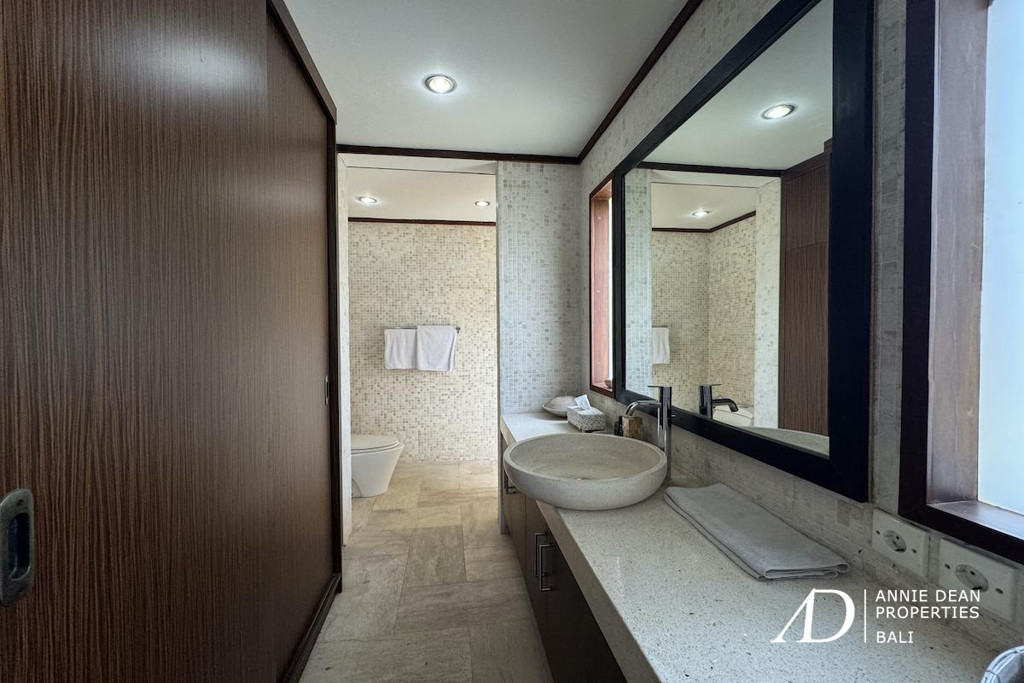 FREEHOLD | BALINESE-STYLE VILLA WITHIN GATED ESTATE IN PERERENAN