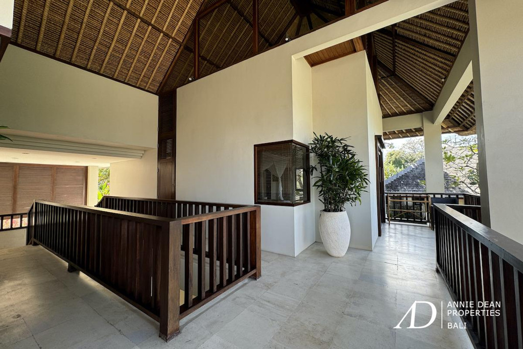 FREEHOLD | BALINESE-STYLE VILLA WITHIN GATED ESTATE IN PERERENAN