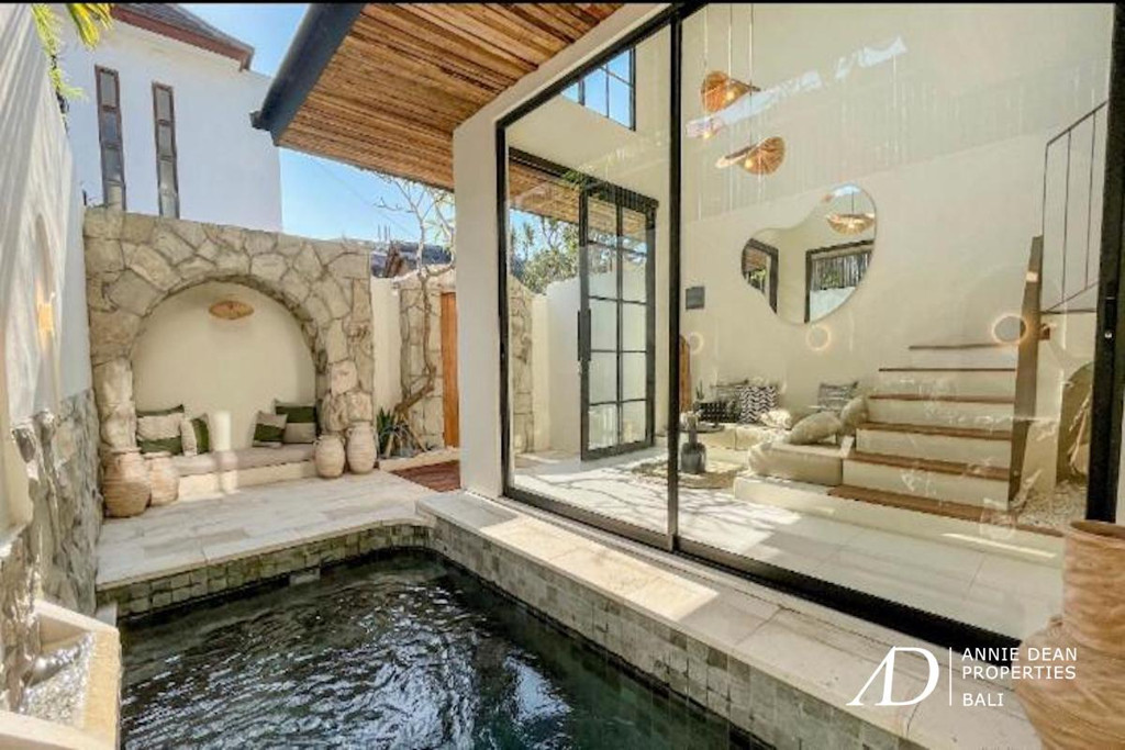 LEASEHOLD | MEDITERRANEAN-STYLE 2-BEDROOM VILLA - OBEROI, SEMINYAK