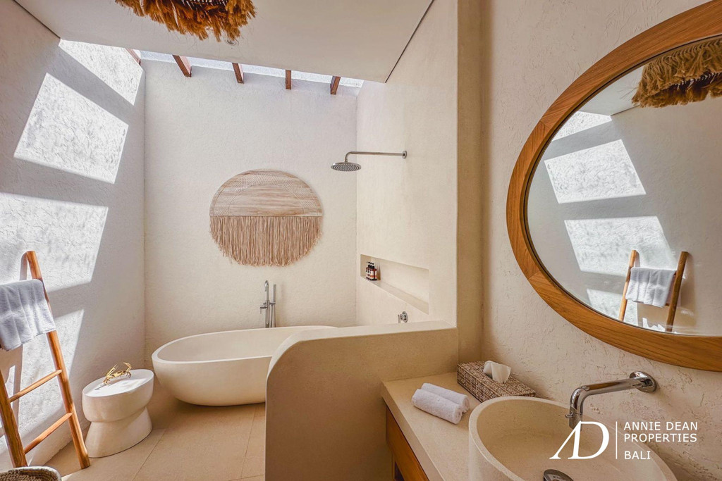 FREEHOLD BRAND NEW MEDITERRANEAN STYLE  VILLA UNGASAN