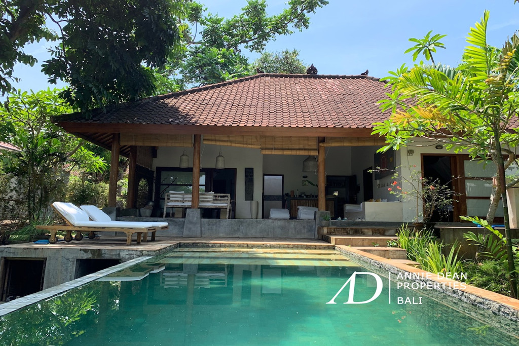 LEASEHOLD COMPLEX 4 VILLAS IN SESEH 150 M FROM THE BEACH