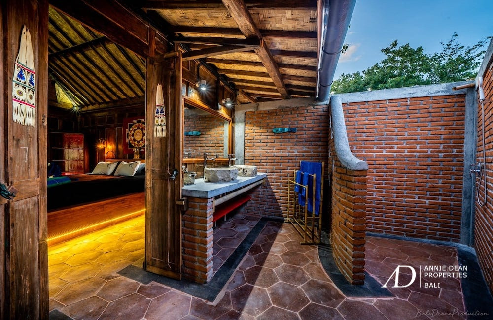 FREEHOLD TRADITIONAL COMPLEX BUNGALOWS IN AMED