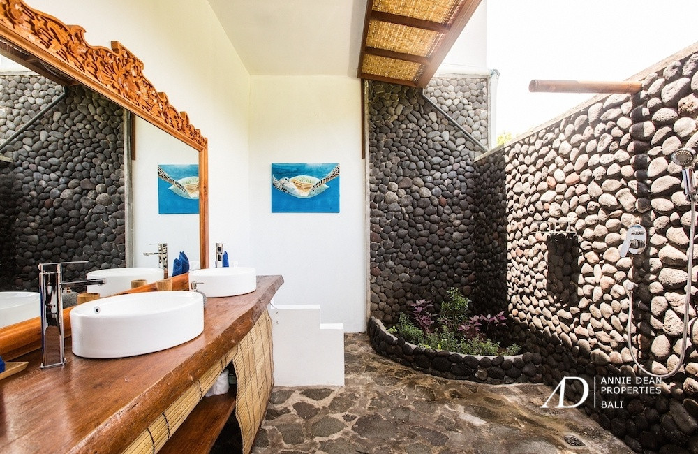 FREEHOLD TRADITIONAL COMPLEX BUNGALOWS IN AMED