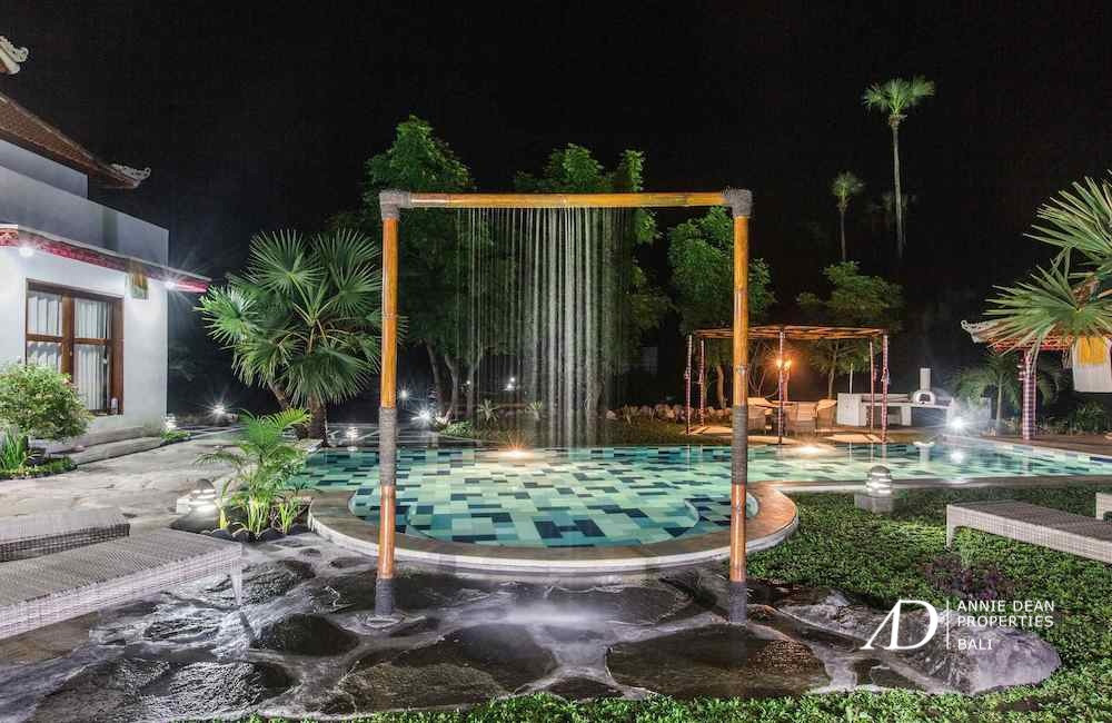 FREEHOLD TRADITIONAL COMPLEX BUNGALOWS IN AMED