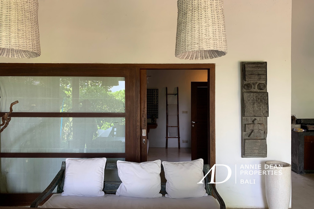 LEASEHOLD COMPLEX 4 VILLAS IN SESEH 150 M FROM THE BEACH