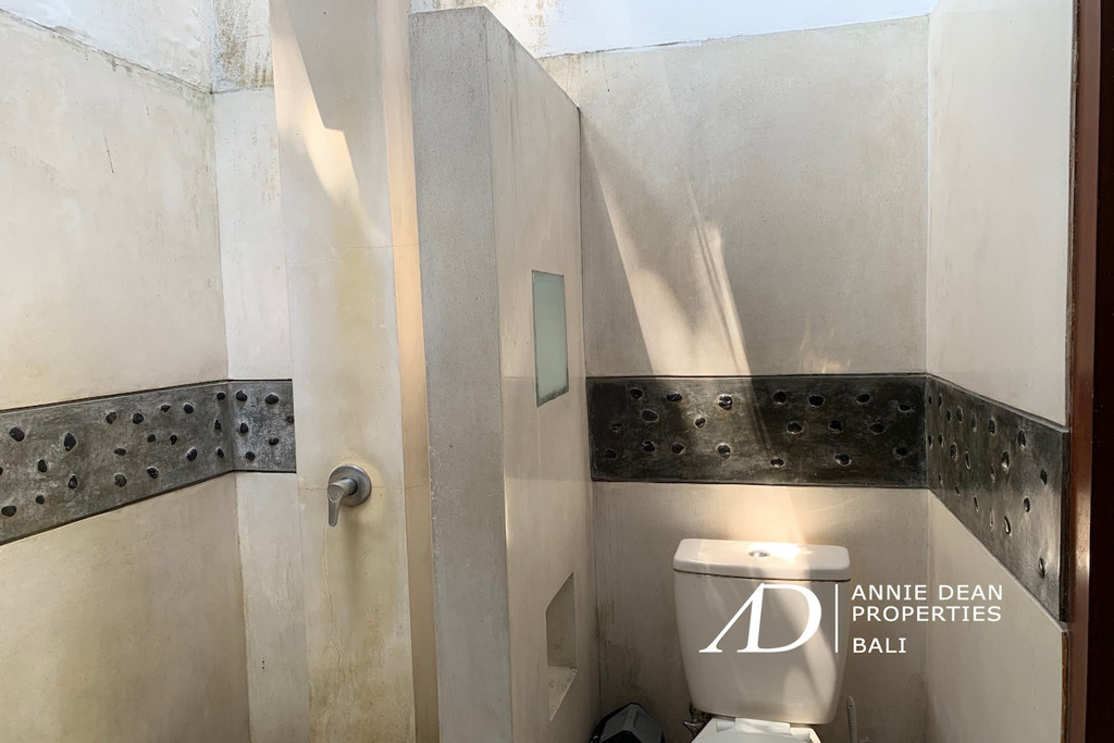 LEASEHOLD COMPLEX 4 VILLAS IN SESEH 150 M FROM THE BEACH