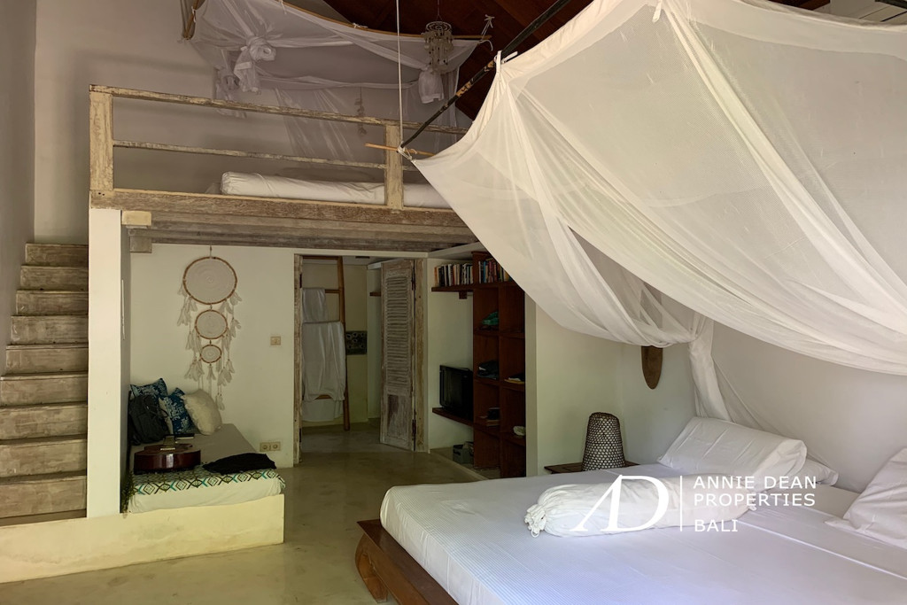 LEASEHOLD COMPLEX 4 VILLAS IN SESEH 150 M FROM THE BEACH