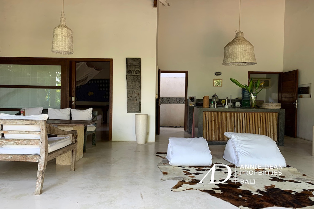 LEASEHOLD COMPLEX 4 VILLAS IN SESEH 150 M FROM THE BEACH