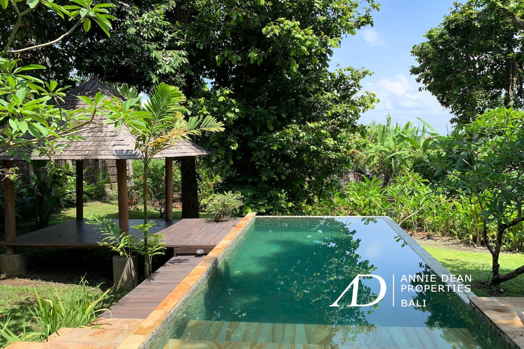 LEASEHOLD COMPLEX 4 VILLAS IN SESEH 150 M FROM THE BEACH