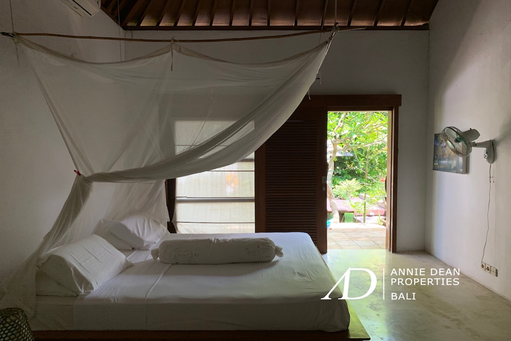 LEASEHOLD COMPLEX 4 VILLAS IN SESEH 150 M FROM THE BEACH