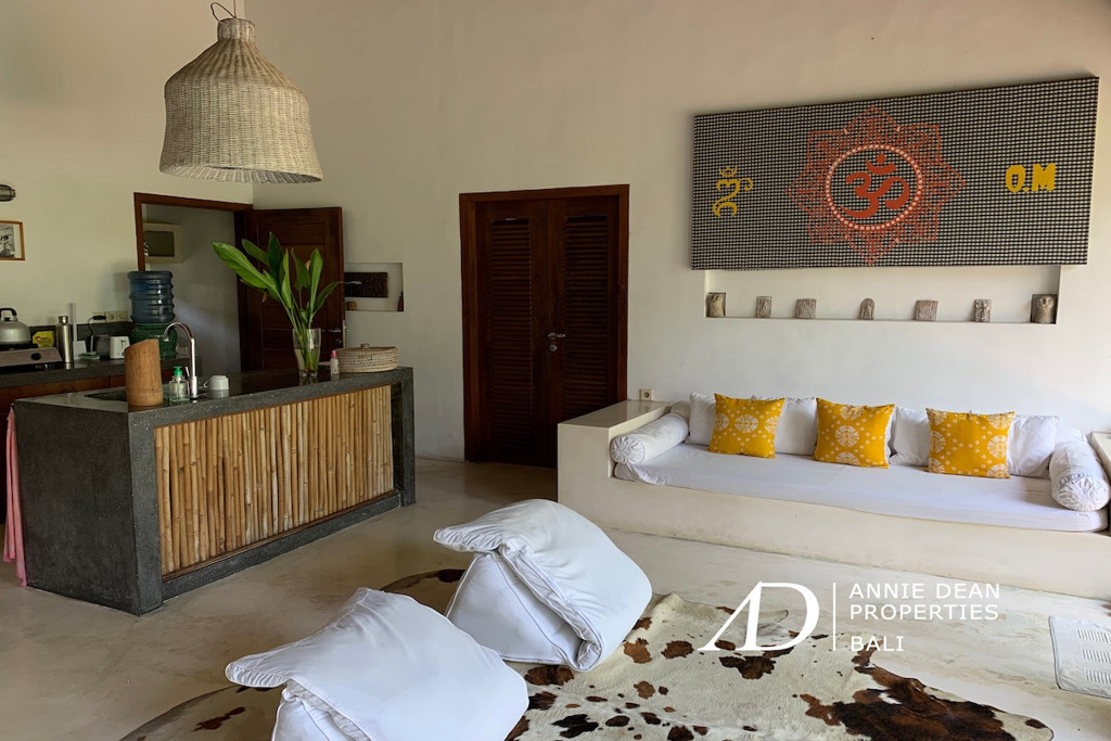 LEASEHOLD COMPLEX 4 VILLAS IN SESEH 150 M FROM THE BEACH