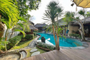 LEASEHOLD (19.5 YEARS) | 5-BEDROOM VILLA WITH LARGE GARDEN IN CENTRAL SEMINYAK