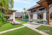 FREEHOLD | LUXURY VILLA IN A PRESTIGIOUS ESTATE IN SEMINYAK
