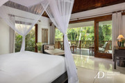 FREEHOLD | STUNNING 6-BEDROOM ESTATE SET BY A PENET RIVERSIDE JUNGLE SANCTUARY
