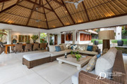 FREEHOLD | STUNNING 6-BEDROOM ESTATE SET BY A PENET RIVERSIDE JUNGLE SANCTUARY