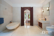 FREEHOLD | STUNNING 6-BEDROOM ESTATE SET BY A PENET RIVERSIDE JUNGLE SANCTUARY