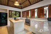FREEHOLD | STUNNING 6-BEDROOM ESTATE SET BY A PENET RIVERSIDE JUNGLE SANCTUARY