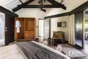LEASEHOLD | MODERN BALINESE-STYLE 4-BEDROOM VILLA IN CENTRAL SEMINYAK