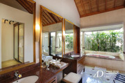 FREEHOLD | MAGNIFICENT CLIFF FRONT VILLA SET WITHIN A LUXURY ESTATE