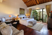 FREEHOLD | MAGNIFICENT CLIFF FRONT VILLA SET WITHIN A LUXURY ESTATE