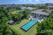 FREEHOLD | MAGNIFICENT CLIFF FRONT VILLA SET WITHIN A LUXURY ESTATE