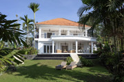 FREEHOLD | COLONIAL-STYLE VILLA WITH JUNGLE AND RICE FIELD VIEWS - UBUD TEGALLALANG