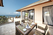 FREEHOLD CONTEMPORARY OCEANVIEW VILLA WITH INFINITY POOL IN SOUTH BALI