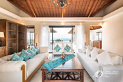 FREEHOLD CONTEMPORARY OCEANVIEW VILLA WITH INFINITY POOL IN SOUTH BALI