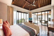 FREEHOLD CONTEMPORARY OCEANVIEW VILLA WITH INFINITY POOL IN SOUTH BALI