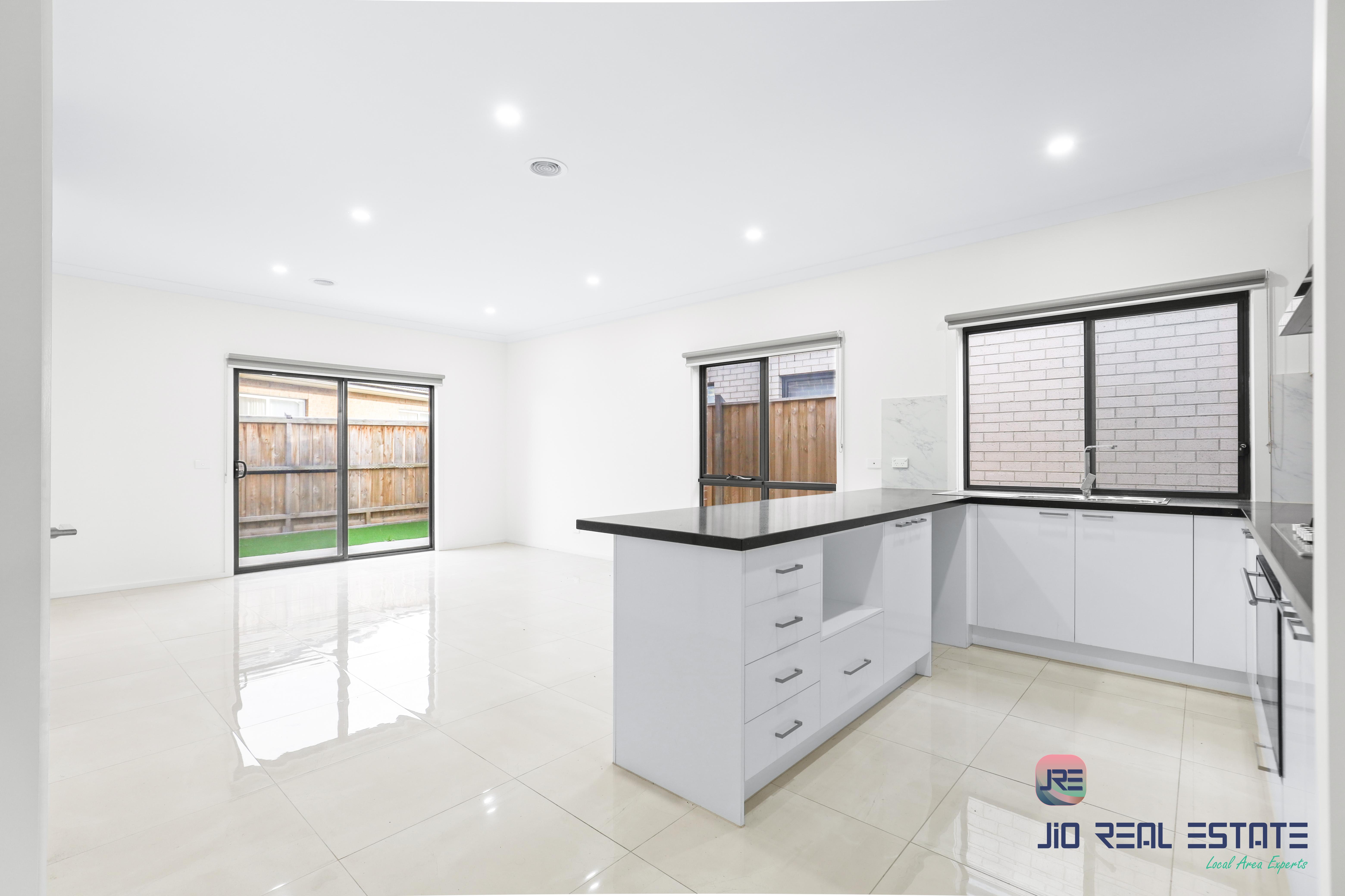 10 Carfin Circuit, Thornhill Park VIC