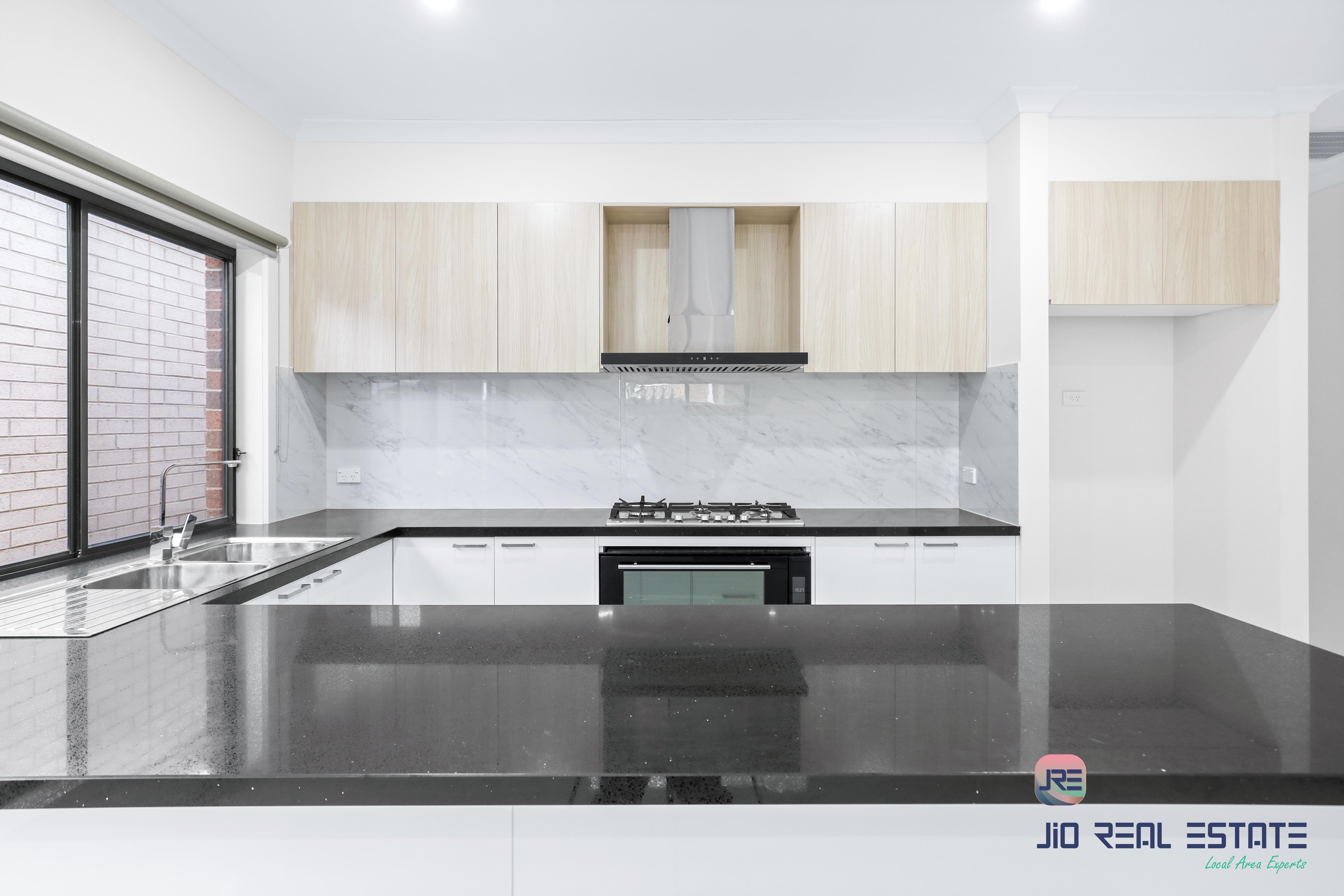 10 Carfin Circuit, Thornhill Park VIC