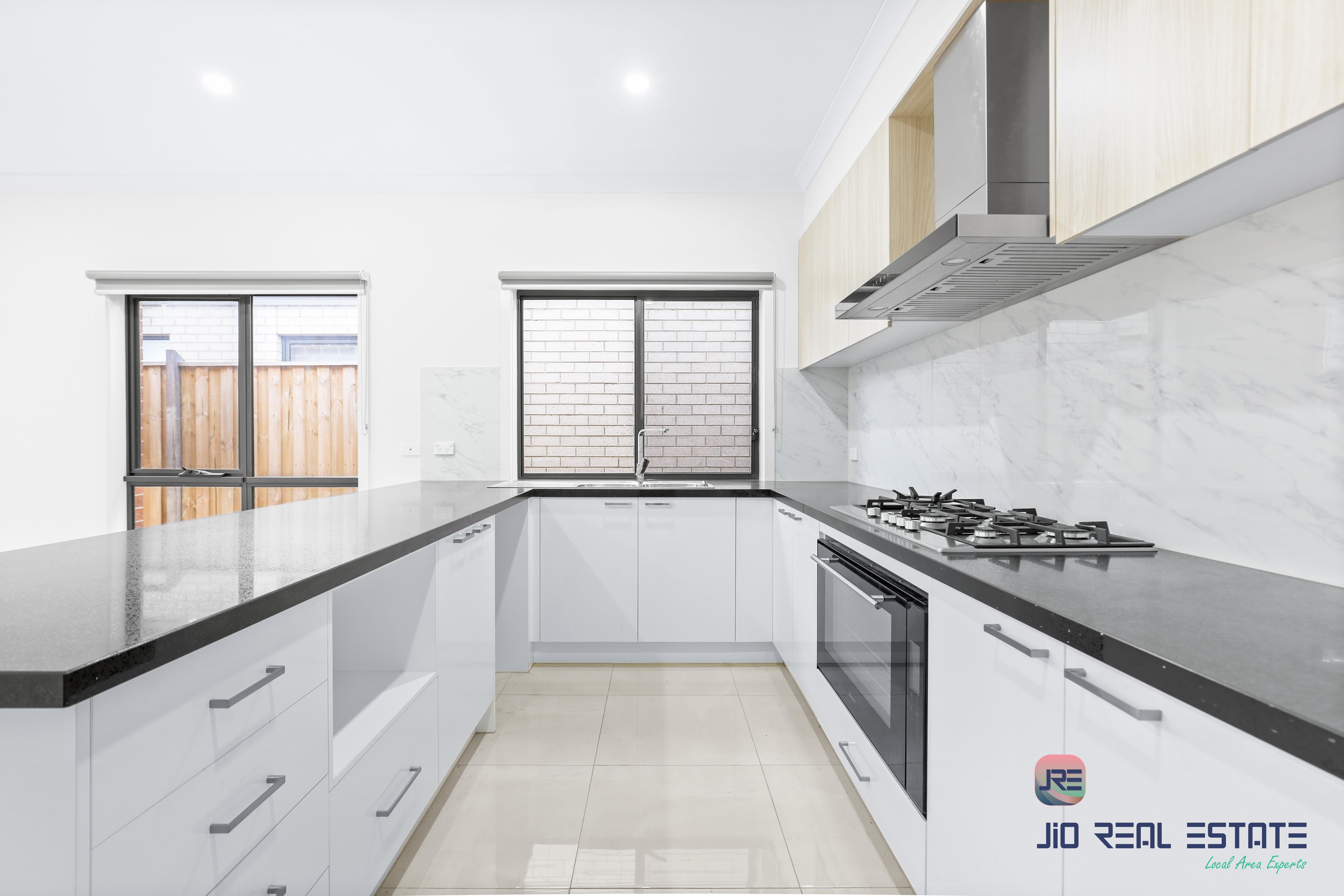 10 Carfin Circuit, Thornhill Park VIC