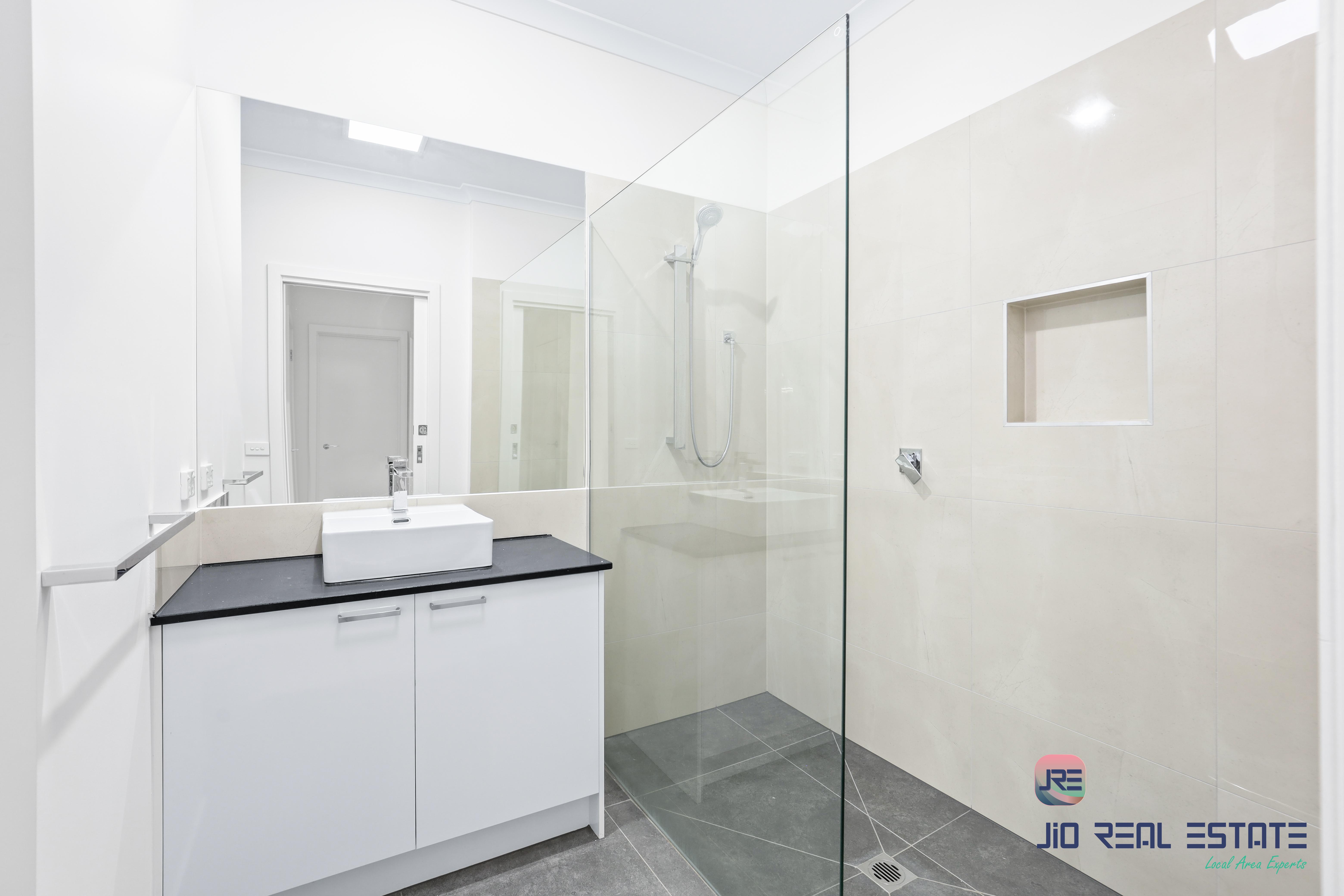 10 Carfin Circuit, Thornhill Park VIC