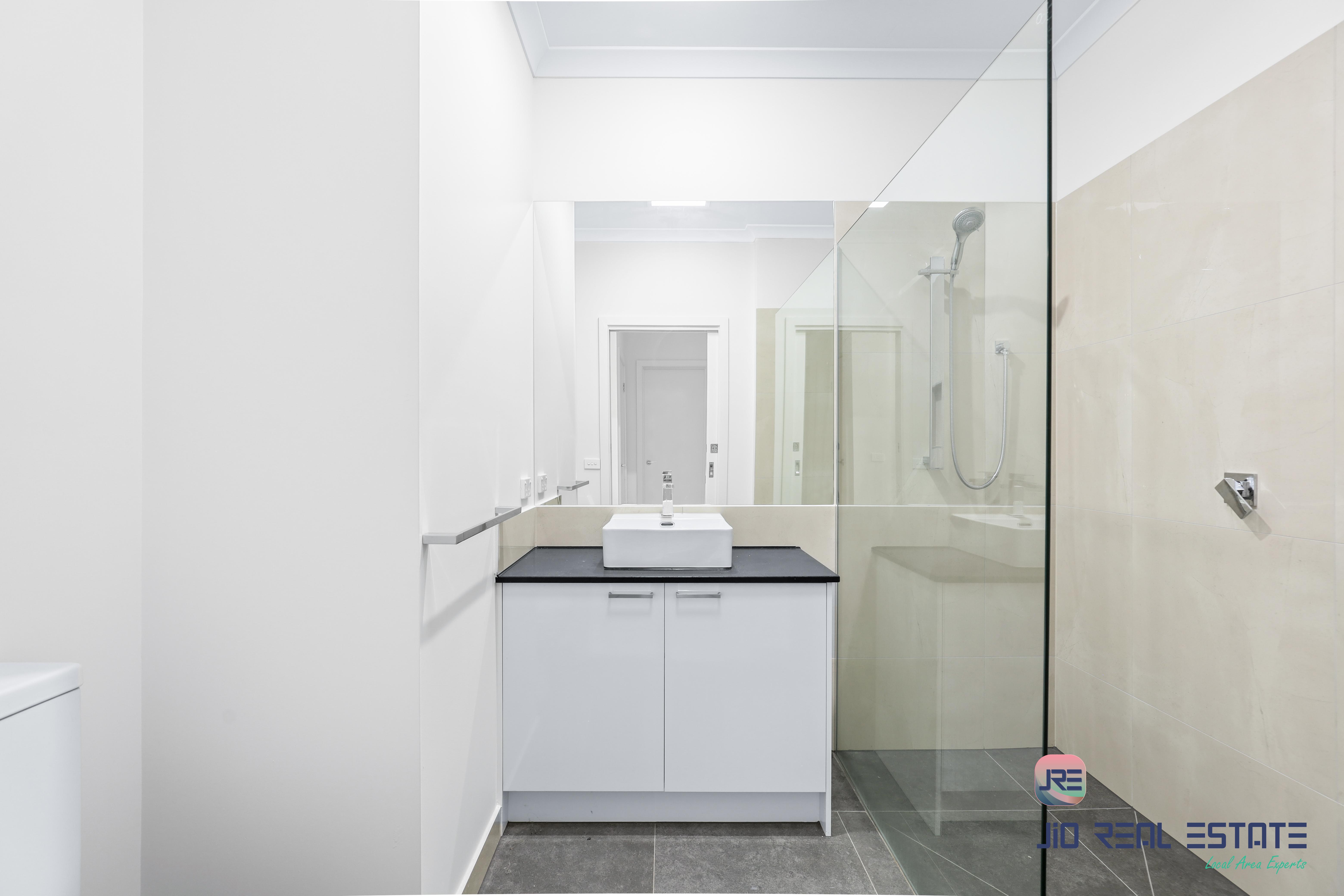 10 Carfin Circuit, Thornhill Park VIC