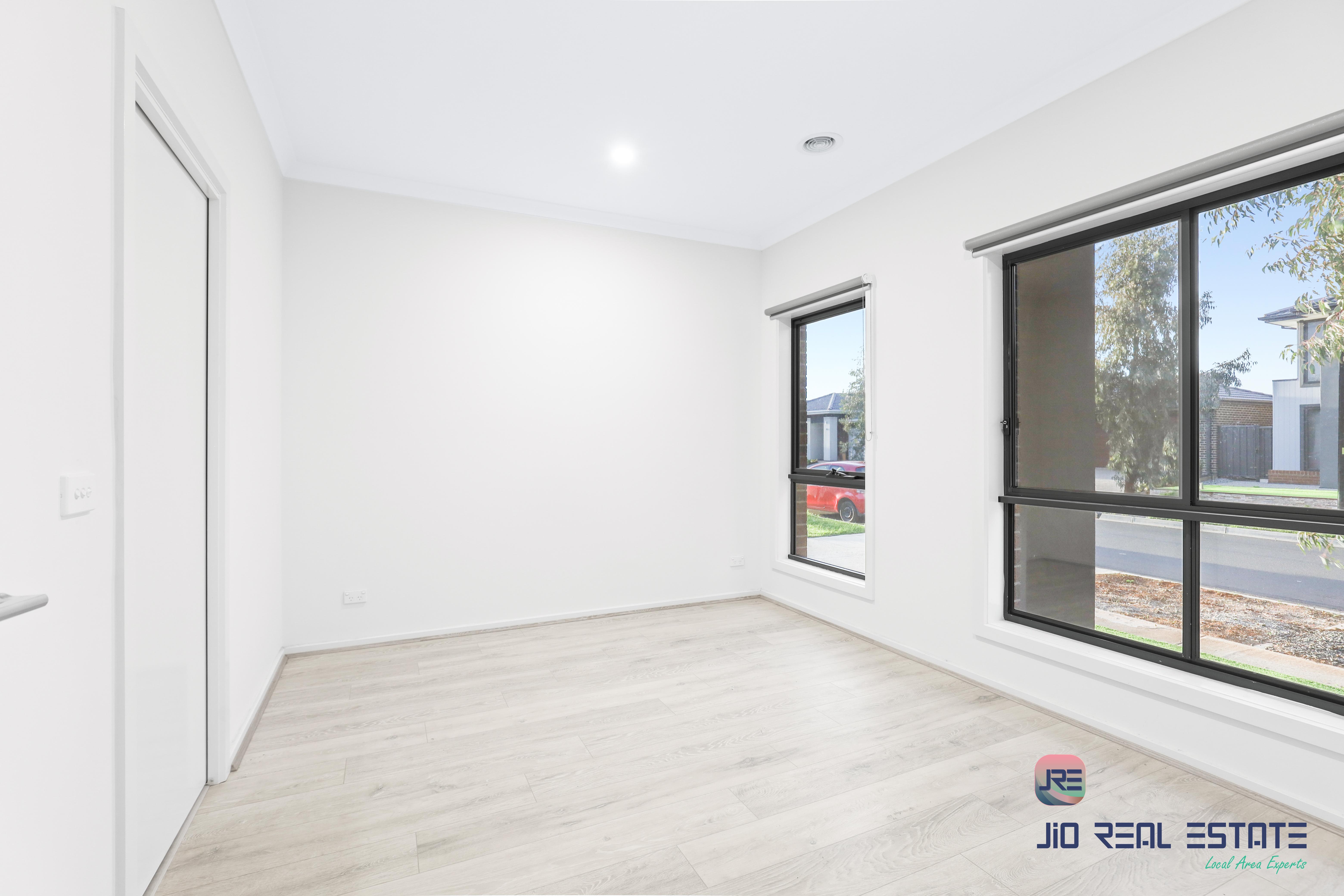 10 Carfin Circuit, Thornhill Park VIC